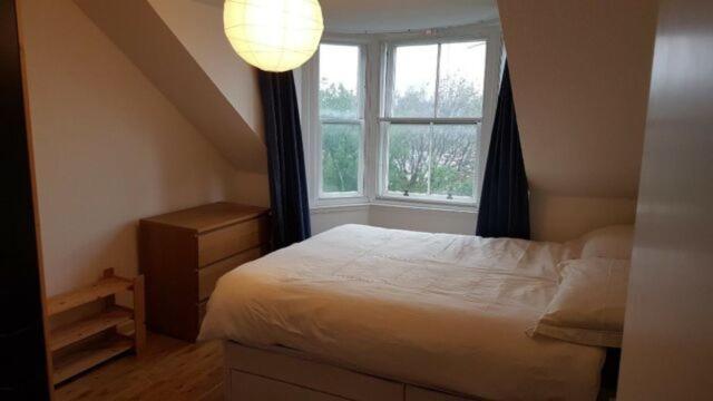 Beautiful King Room In Leith Walk Единбург Екстериор снимка